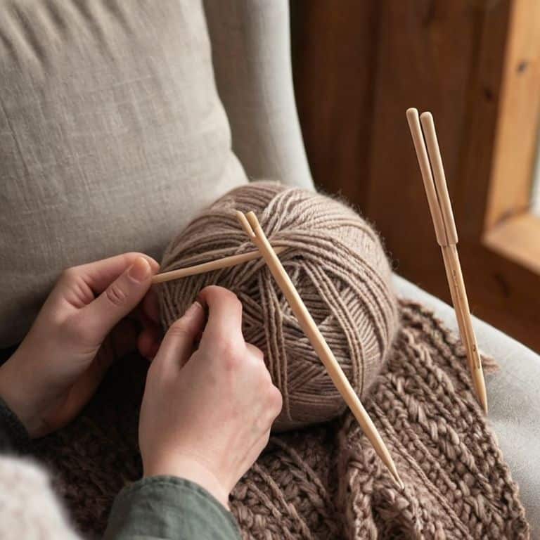 Knitting simple beanie hat wisdom
