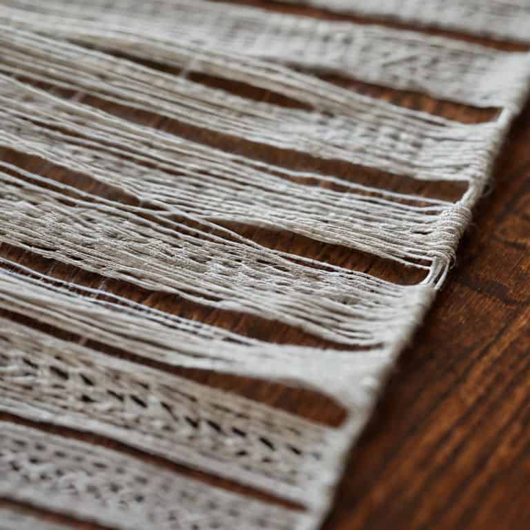 Hatching in tapestry weaving