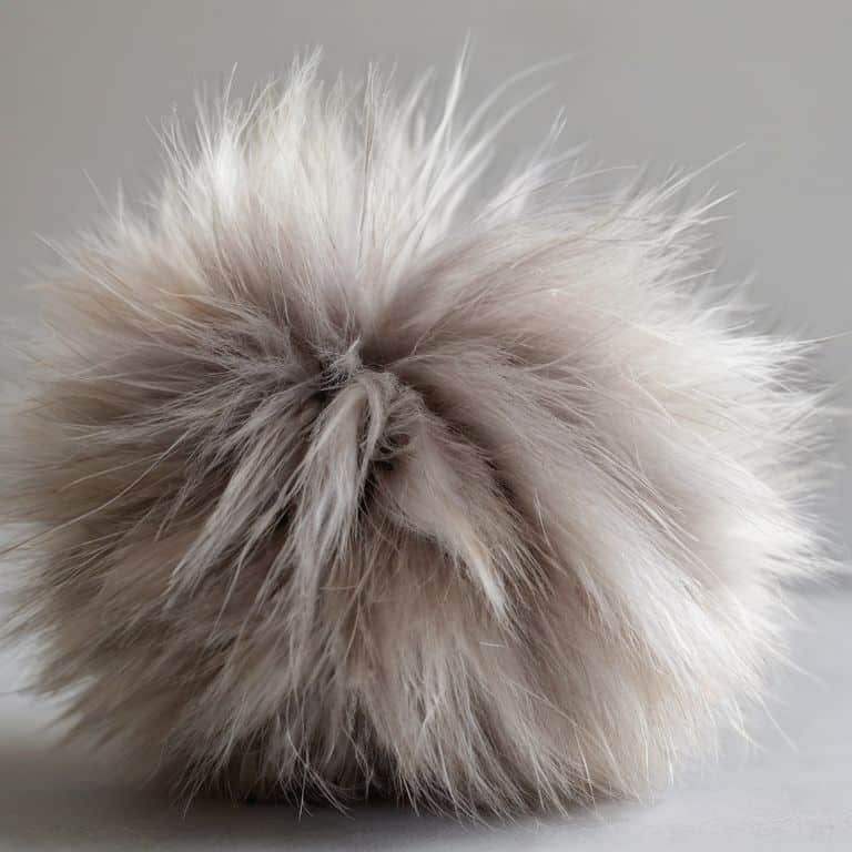 Faux fur pom pom hat tutorial